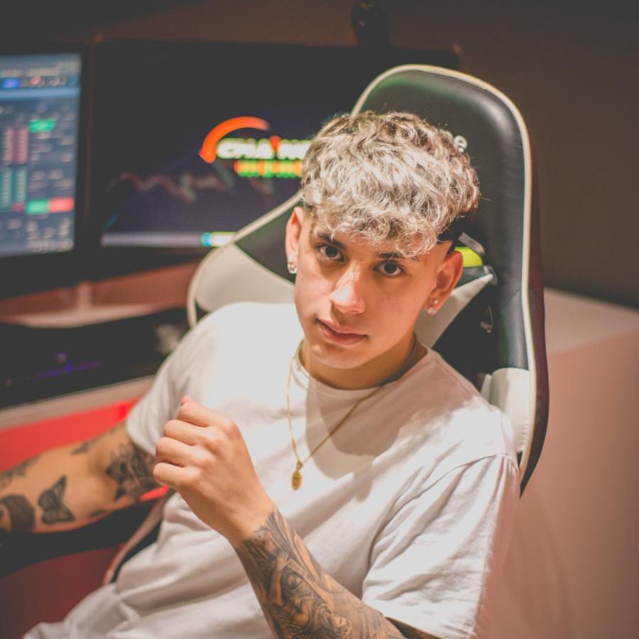 Gustavo, Gusti Gold
